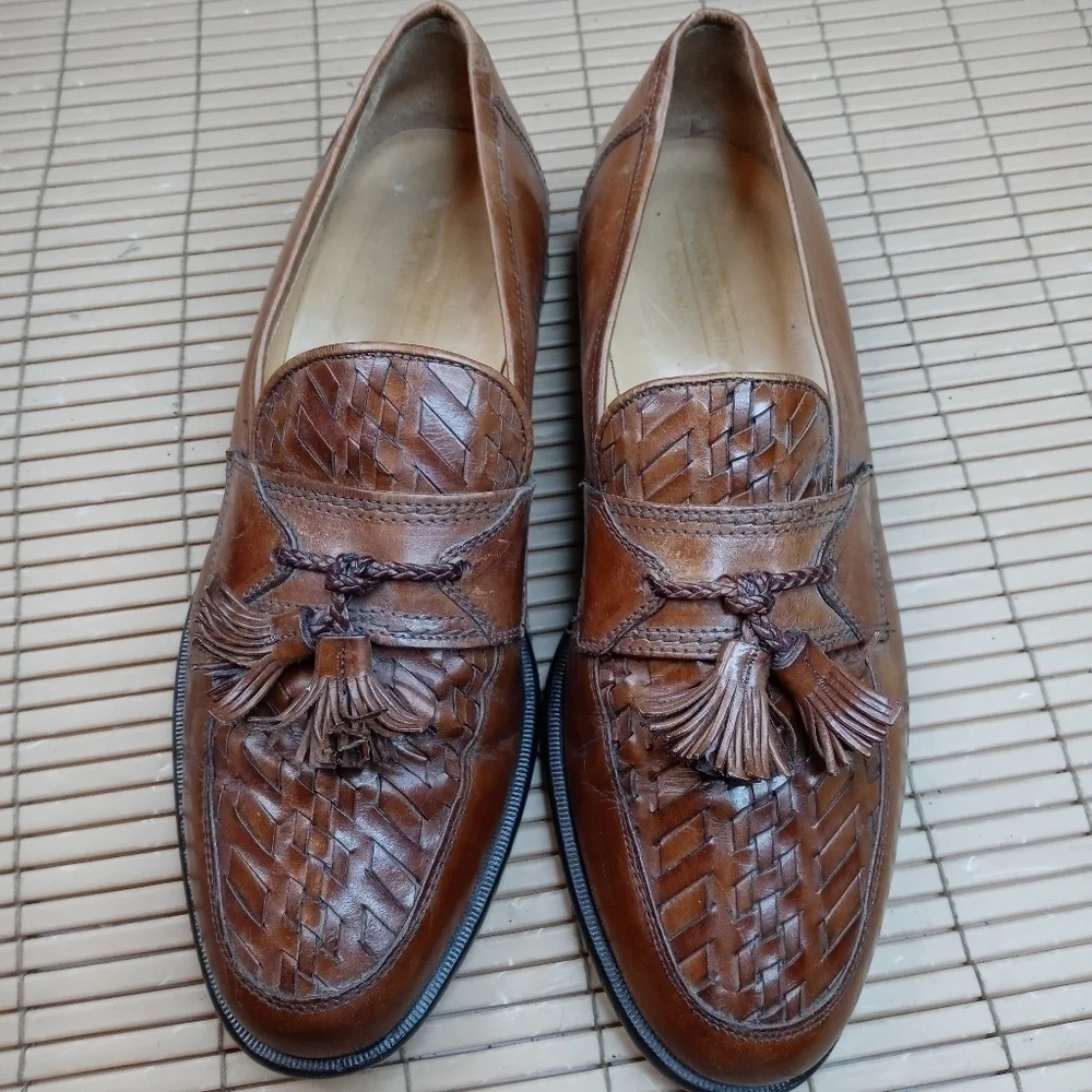 Johnston & Murphy men's woven leather brown tassel loafer sz 10.5M. Made in Ital